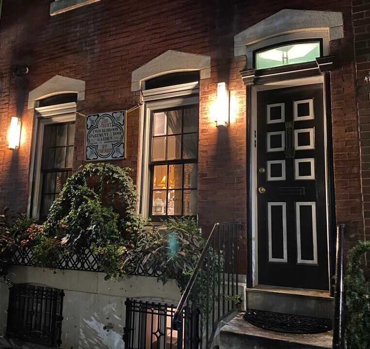 2110 Lombard St in Philadelphia, PA - Building Photo