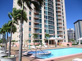 801 S King St in Honolulu, HI - Building Photo