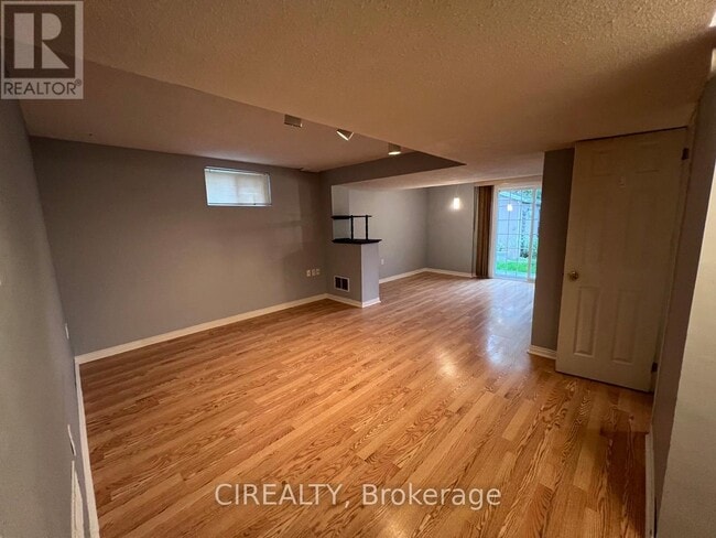 73 Verona Crescent in Georgina, ON - Building Photo - Building Photo