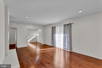 5608 Ottawa Rd in Centreville, VA - Building Photo - Building Photo