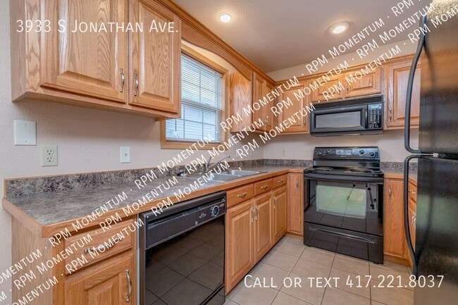 3933 S Jonathan Ave in Springfield, MO - Building Photo - Building Photo