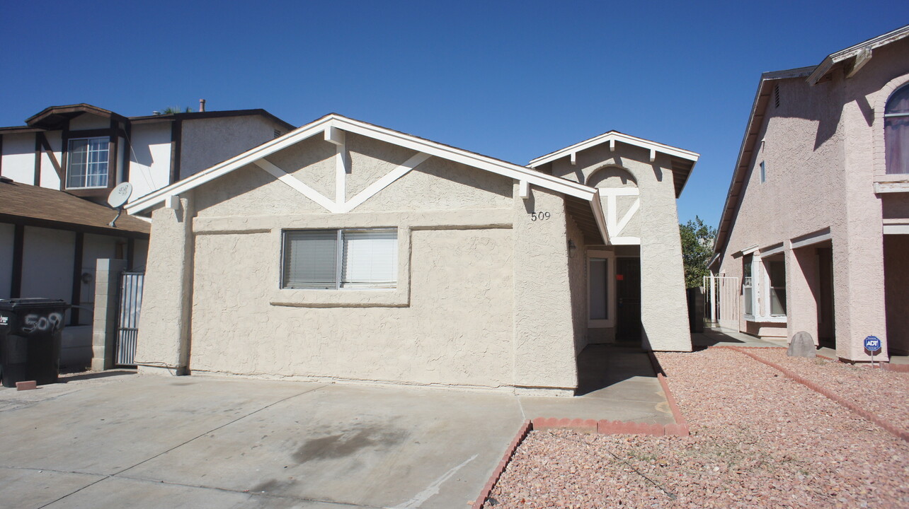 509 Inness Ave in Henderson, NV - Building Photo