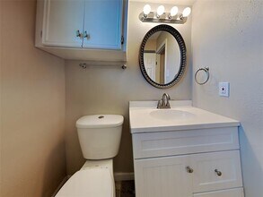 3411 Old Oaks Dr in Baytown, TX - Building Photo - Building Photo