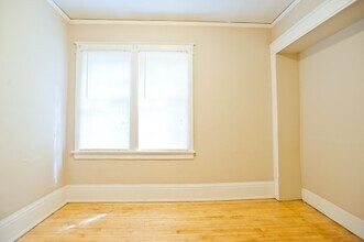 $1075 – 1 BR, 1 BA Apt, Incl Heat & Electric - Close to UW-Milwaukee - 3000 N Oakland Ave in Milwaukee, WI - Building Photo - Interior Photo