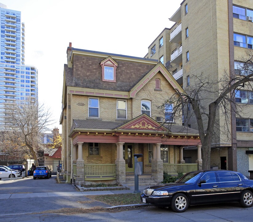 141 Isabella St in Toronto, ON - Building Photo