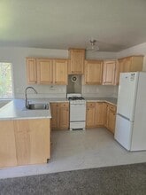 3806 Jumpoff Joe Creek Rd in Grants Pass, OR - Building Photo - Building Photo