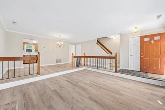 439 Wynridge Dr in Charlottesville, VA - Foto de edificio - Building Photo