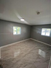 18 Miami Gardens Rd in West Park, FL - Building Photo - Building Photo