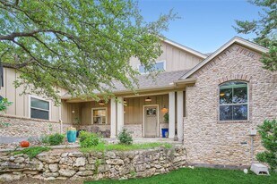 21825 Briarcliff Dr in Briarcliff, TX - Building Photo
