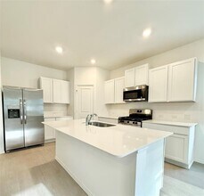 131 Keefer in Kyle, TX - Building Photo - Building Photo