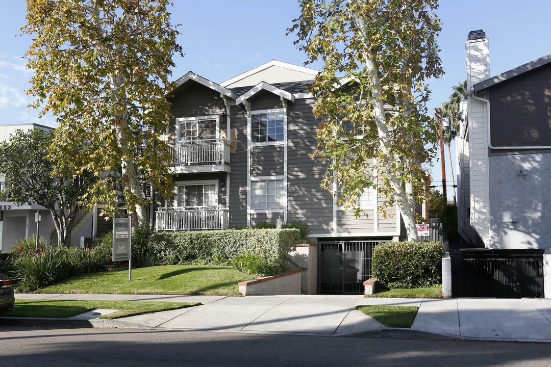 3619 Clarington Ave in Los Angeles, CA - Foto de edificio
