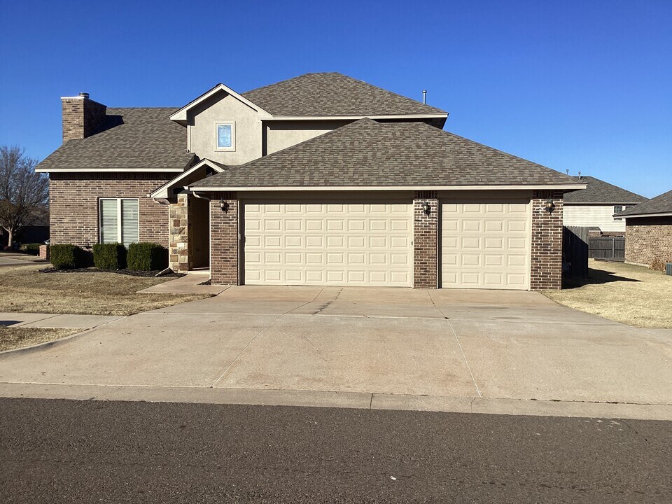 11321 NW 102nd St in Yukon, OK - Building Photo