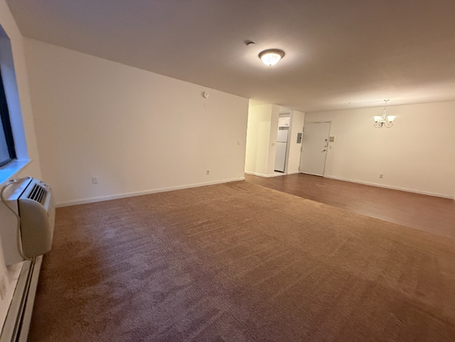 208 Undercliff Ave, Unit 2 in Edgewater, NJ - Building Photo - Building Photo