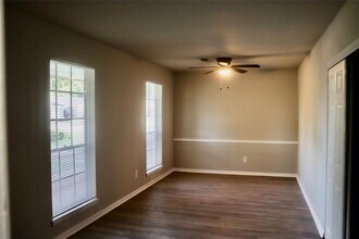 6122 Heatherbrook Dr in Houston, TX - Building Photo - Building Photo