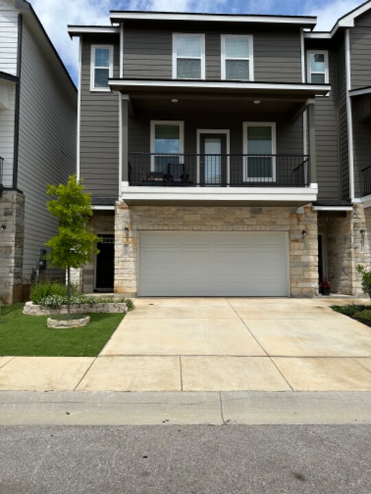 21507 James Charles in San Antonio, TX - Building Photo