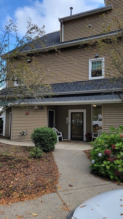 996 East St in Walpole, MA - Building Photo