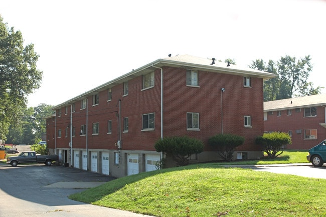 Garland Apartments in Jeffersonville, IN - Building Photo - Building Photo