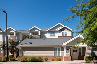 Hampton Pointe Apartments in Hillsborough, NC - Building Photo - Building Photo