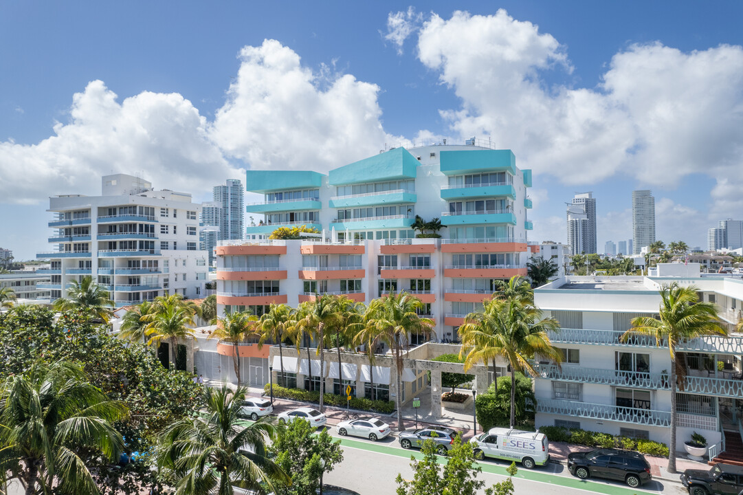 Ocean Place in Miami Beach, FL - Building Photo