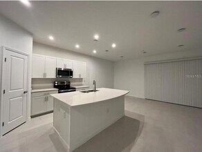 8589 Lunar Skye St in Sarasota, FL - Building Photo - Building Photo