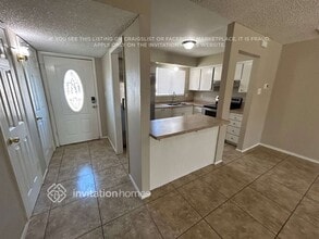 8527 W Vale Dr in Phoenix, AZ - Foto de edificio - Building Photo