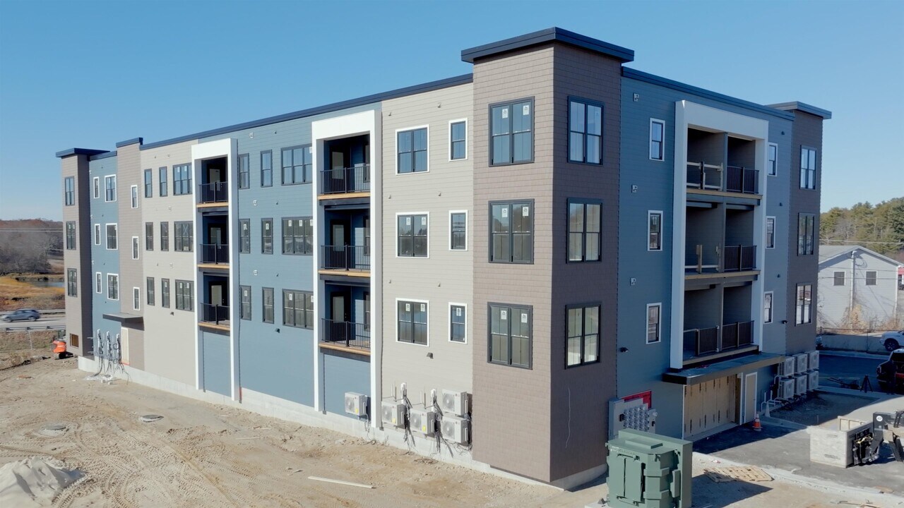 815 Lafayette Rd in Portsmouth, NH - Foto de edificio