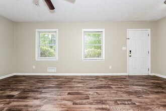 694 Dixon Rd in Jonesboro, GA - Building Photo - Building Photo