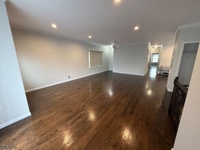 906 Flora St in Elizabeth, NJ - Building Photo - Building Photo