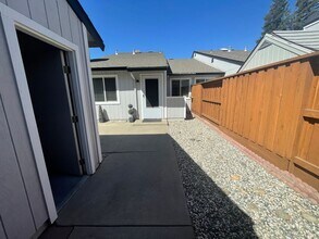 3400 Kingswood Dr in Modesto, CA - Foto de edificio - Building Photo