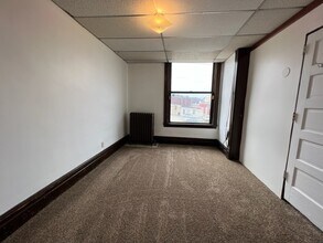 303 Clay Ave, Unit 303 Clay Ave. in Jeannette, PA - Building Photo - Building Photo