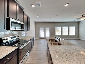 123 Wayne Ln in Canton, GA - Foto de edificio - Building Photo