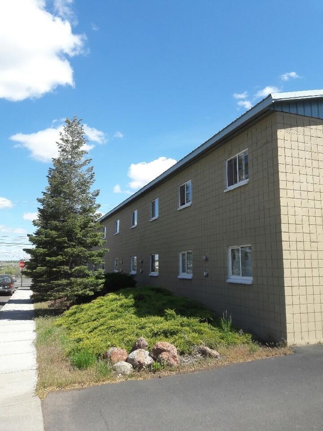 Buff Street Apartments in Madras, OR - Building Photo - Building Photo