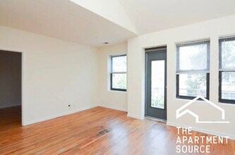 923 W Dickens Ave, Unit 402 in Chicago, IL - Foto de edificio - Building Photo