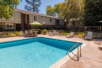 Castilian Apartments in Concord, CA - Building Photo - Building Photo