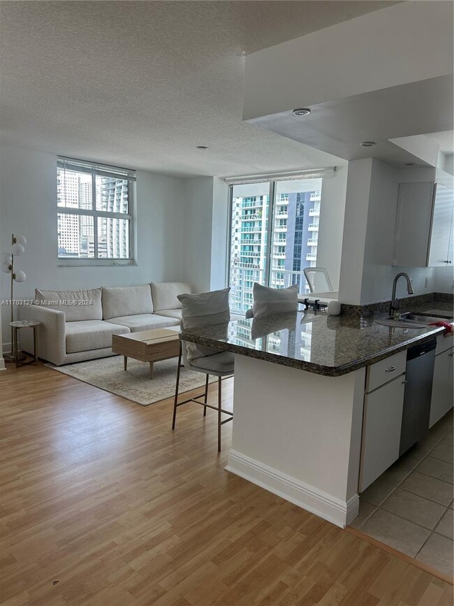 1250 S Miami Ave, Unit 1814 in Miami, FL - Building Photo - Building Photo