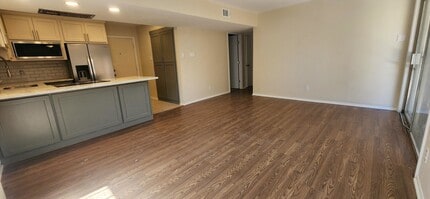 909 Silber Rd, Unit 27 in Houston, TX - Building Photo - Building Photo