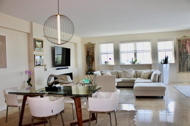 821 N Riverside Dr, Unit 701 in Pompano Beach, FL - Foto de edificio - Building Photo
