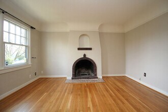 7703 SE 17th Ave in Portland, OR - Building Photo - Building Photo