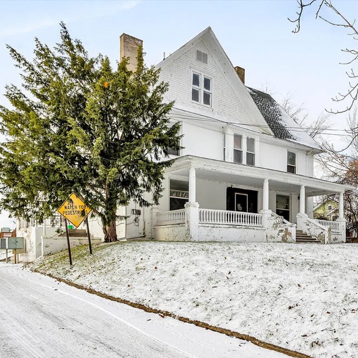 532 Lansing Ave in Jackson, MI - Building Photo