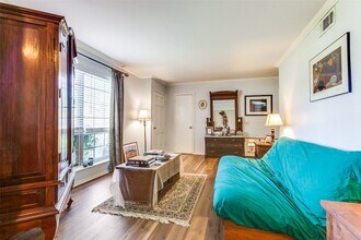 9551 E Lake Highlands Dr in Dallas, TX - Building Photo - Building Photo