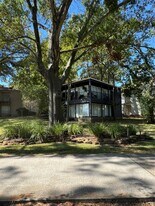 1425 April Villas in Montgomery, TX - Building Photo