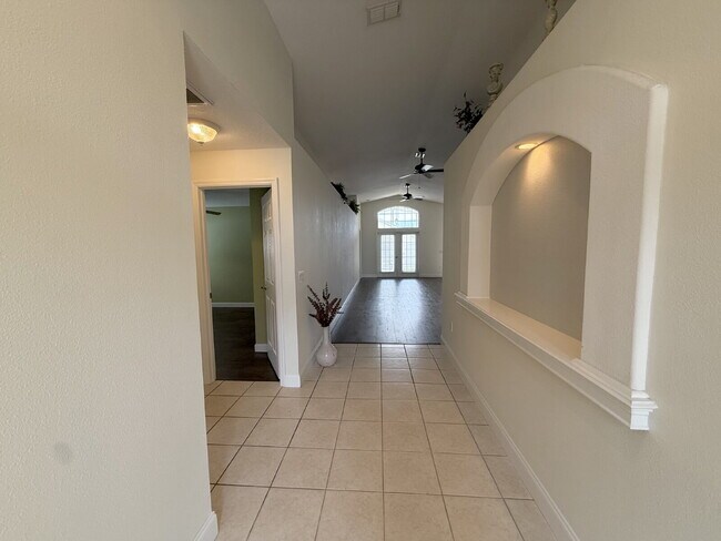 7801 Brisbane Ct in New Port Richey, FL - Building Photo - Building Photo