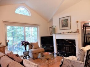 230 Saugatuck Ave in Westport, CT - Building Photo - Building Photo