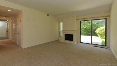 986 Heritage Vlg in Southbury, CT - Building Photo - Building Photo