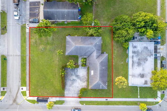 1371 NW 27th Ave in Fort Lauderdale, FL - Building Photo - Building Photo