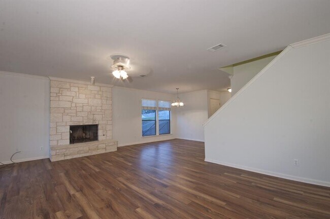 1922 Holly Hill Dr in Austin, TX - Building Photo - Building Photo