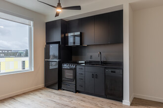 Nomad Apartments in Portland, OR - Building Photo - Interior Photo