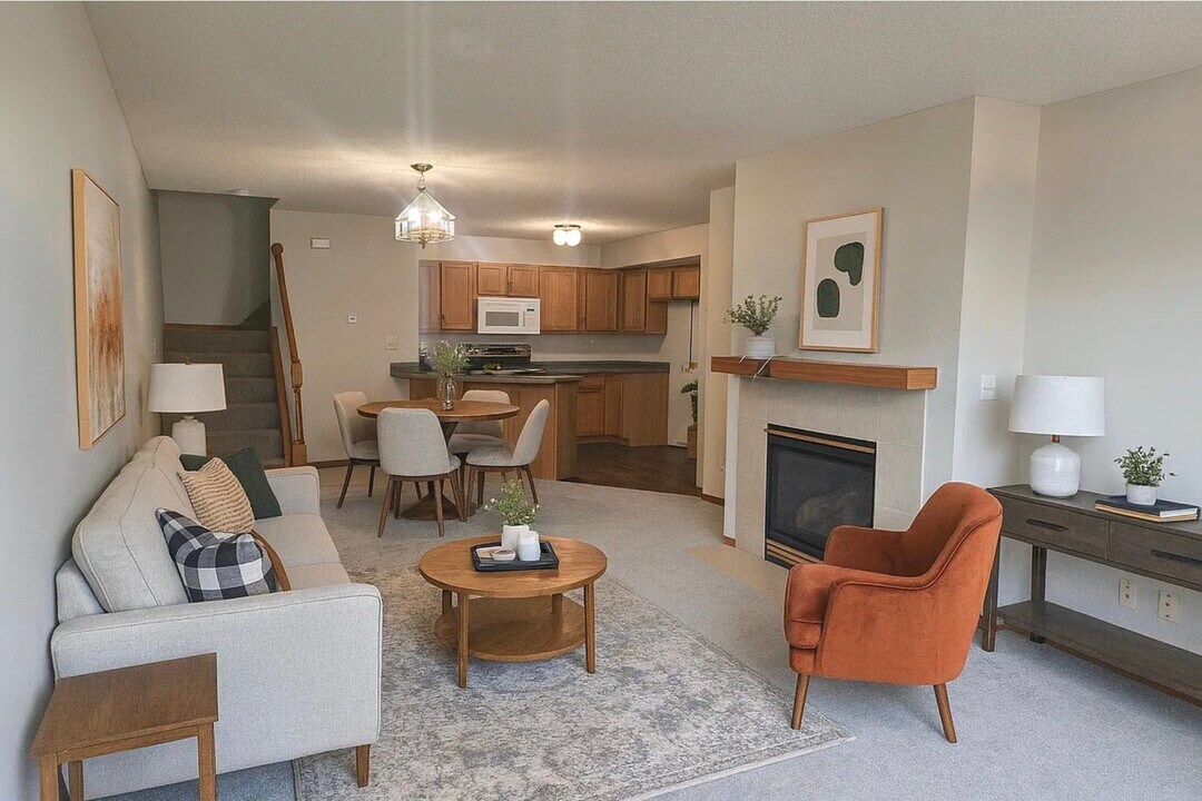 17542 Gillette Way in Lakeville, MN - Foto de edificio