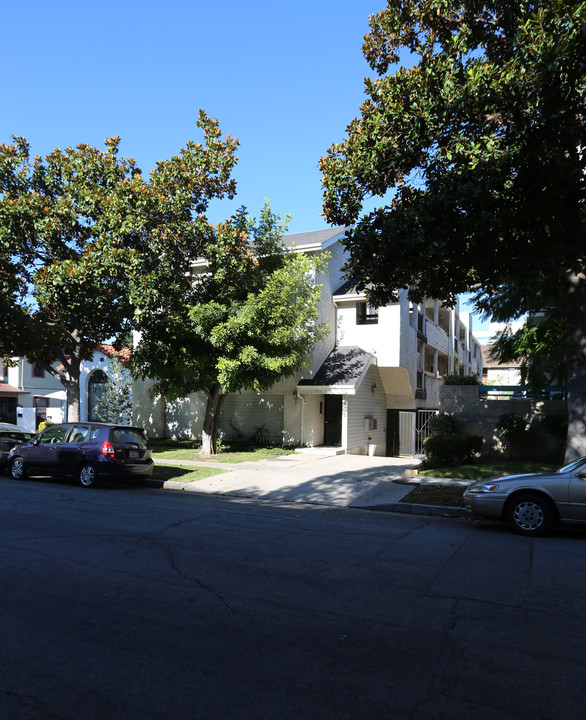 337 N Kenwood St in Glendale, CA - Foto de edificio