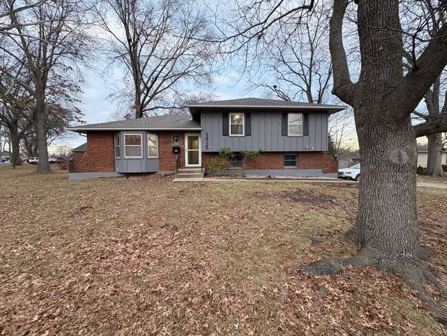 12725 Bristol Ave in Grandview, MO - Building Photo - Building Photo